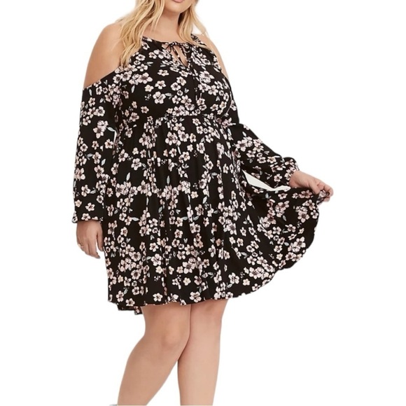 Torrid Black/Multi Floral Cold Shoulder Elastic Waist Dress Size 3 - Picture 2 of 5